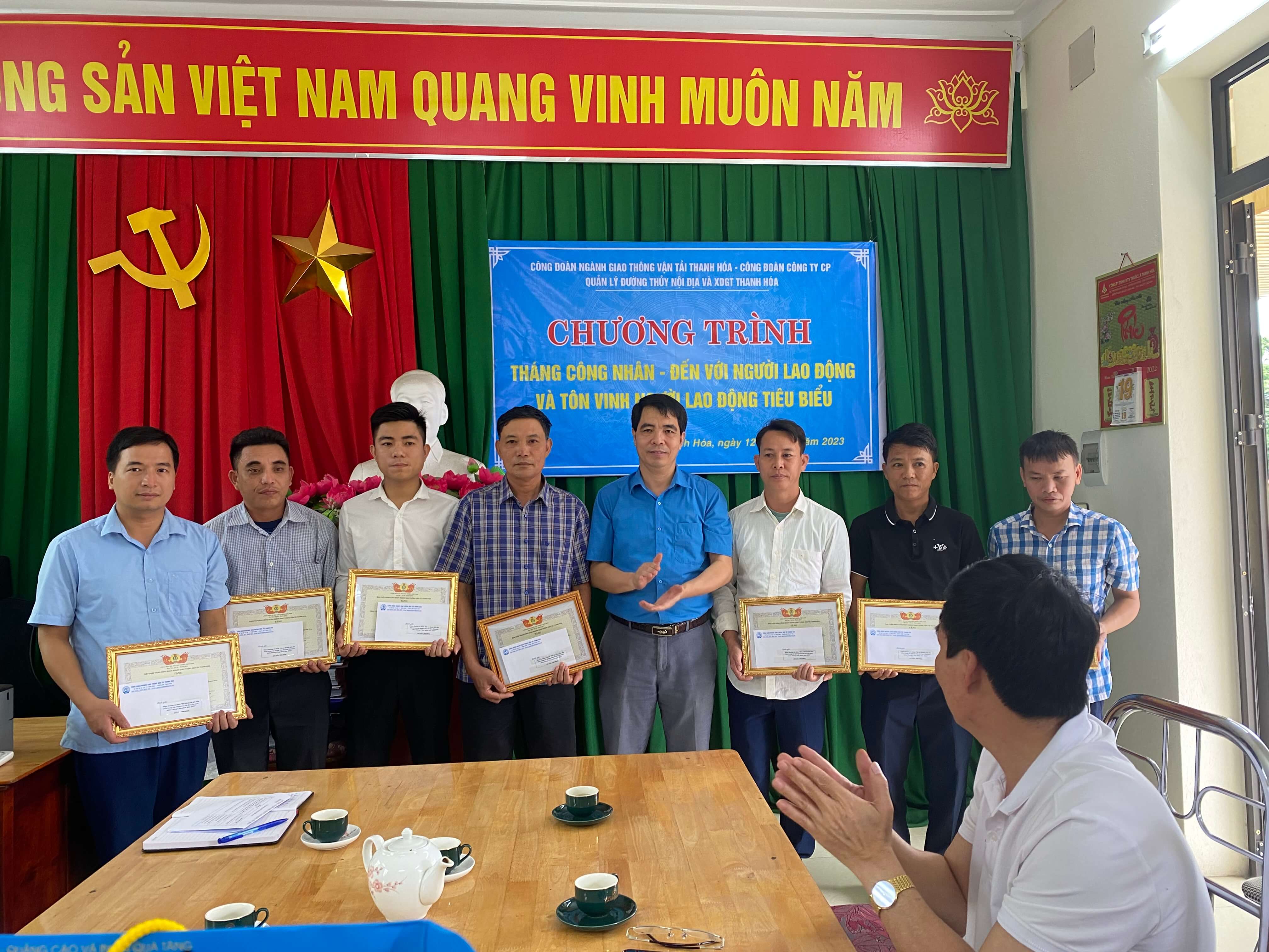 "THÁNG CÔNG NHÂN – ĐẾN VỚI NGƯỜI LAO ĐỘNG VÀ TÔN VINH NGƯỜI LAO ĐỘNG TIÊU BIỂU".