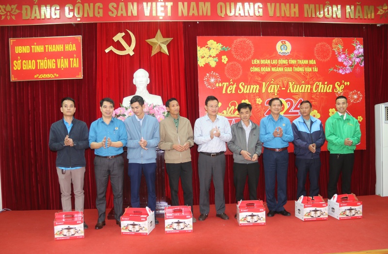 Ấm áp “Tết sum vầy - Xuân chia sẻ” năm 2024 cho đoàn viên, người lao động ngành giao thông - vận tải