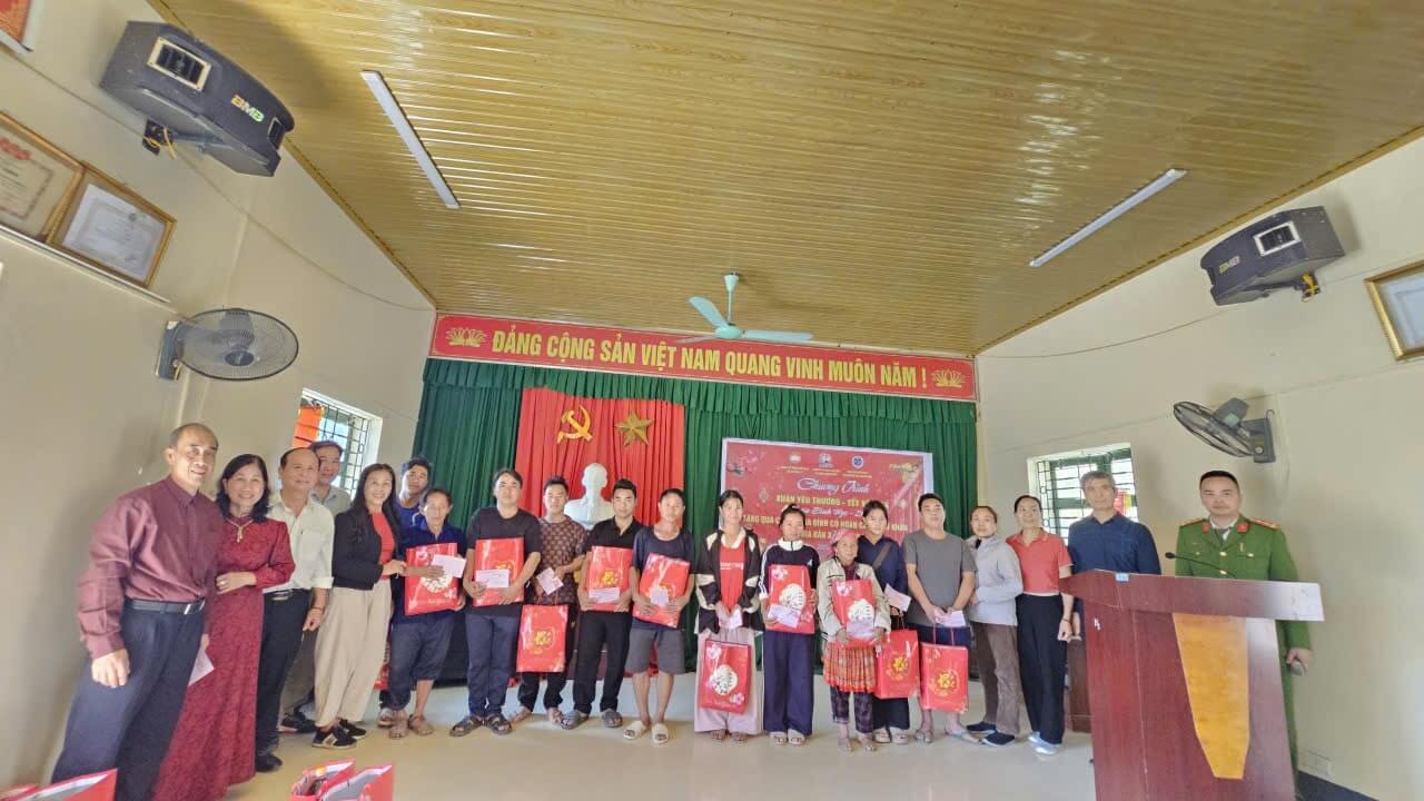 CÔNG TY CP QUẢN LÝ ĐƯỜNG THỦY NỘI ĐỊA VÀ XÂY DỰNG GIAO THÔNG THANH HÓA MANG TẾT ẤM ĐẾN VỚI BÀ CON XÃ MƯỜNG LÝ